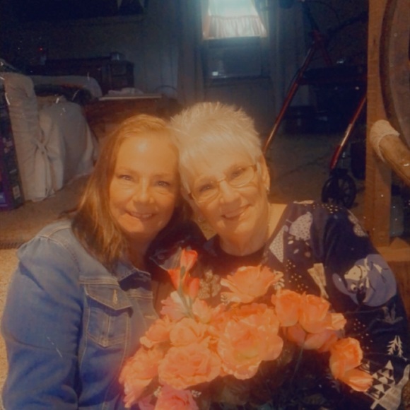 Meet your Posher, Sandy - Picture 1 of 1